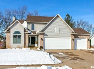 6022 Oakbrook Rd, Davenport, IA 52806