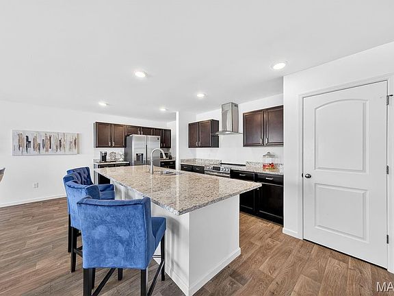 3rd image of 1803 Rivercroft Ct