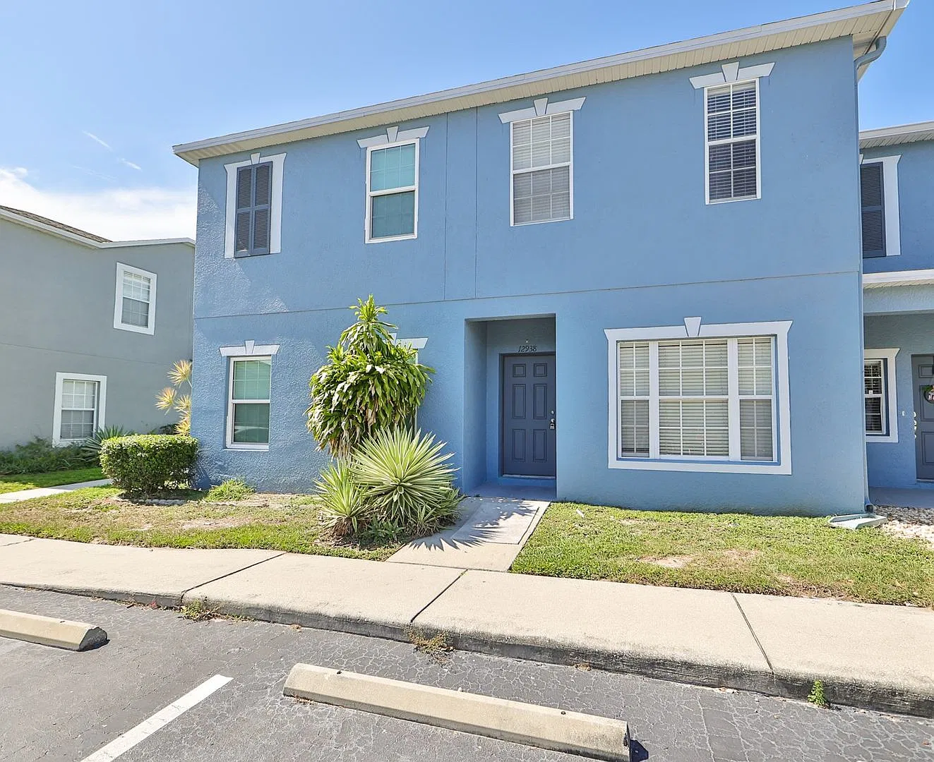Beautiful Townhome at Kings Lake! — Photo 1