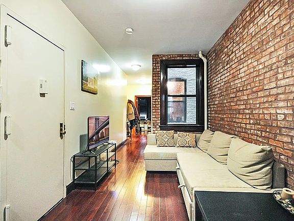 2nd image of 424 Amsterdam Ave APT 2S