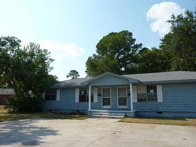 Building Photo 3
