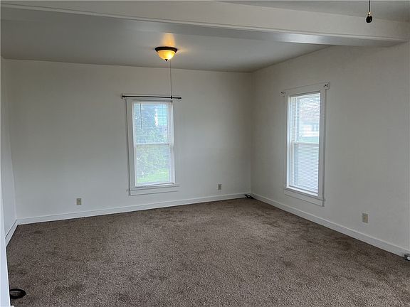 5th image of 321 Jerome St