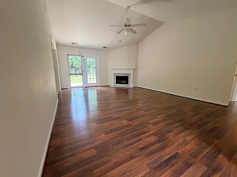 1409 Scarlett Way — Photo 7