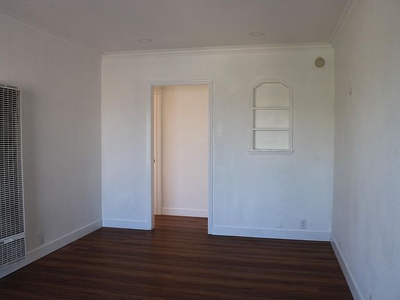 4th image of 950 W 80th St