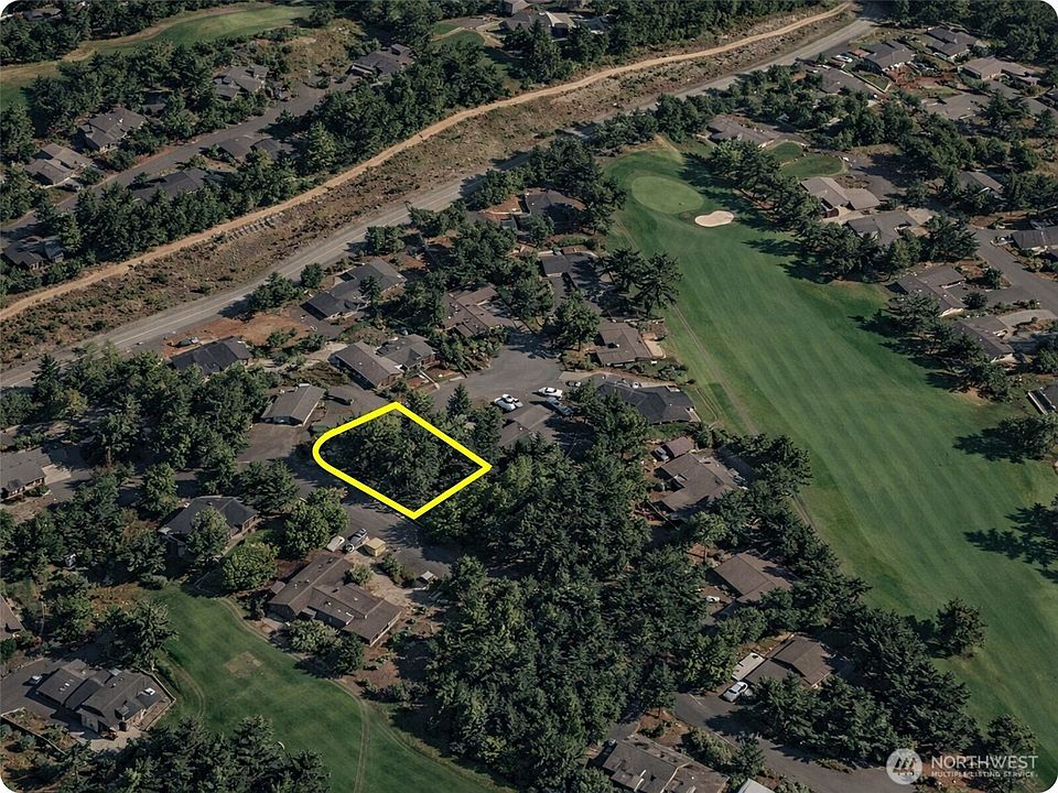 1st image of 18 E Flaggwood Court