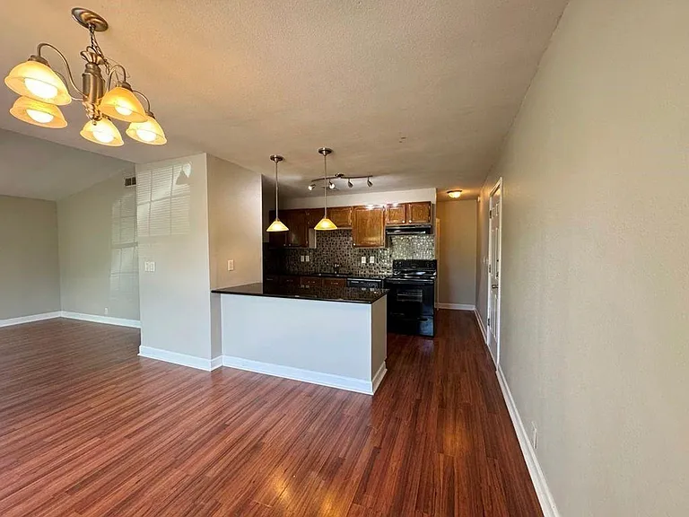 600 Seminole Rd — Photo 14