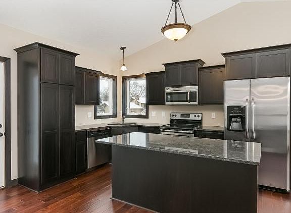 3rd image of 11547 Madison Ct NE