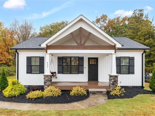 904 Ball Park Rd, Thomasville, NC 27360