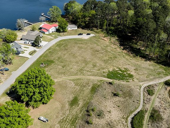 4th image of Lakeview Rd
