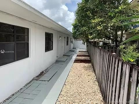 1st image of 715 NE 92nd St APT 1