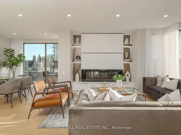 342 Spadina Rd #301, Toronto, ON M5P 2V4