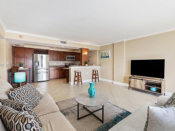 5th image of 2900 NE 30th St APT 7G