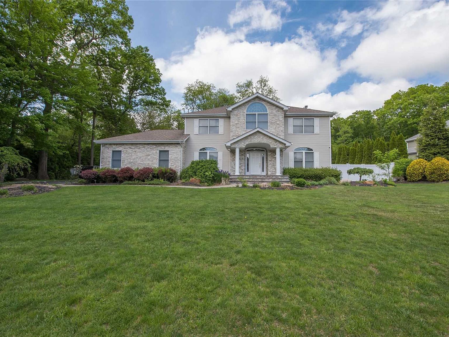 52 Cobbler Ln, East Setauket, NY 11733 Zillow