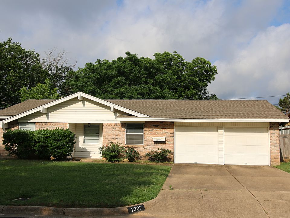 1st image of 1307 Johns Dr
