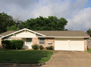 1307 Johns Dr, Euless, TX 76039