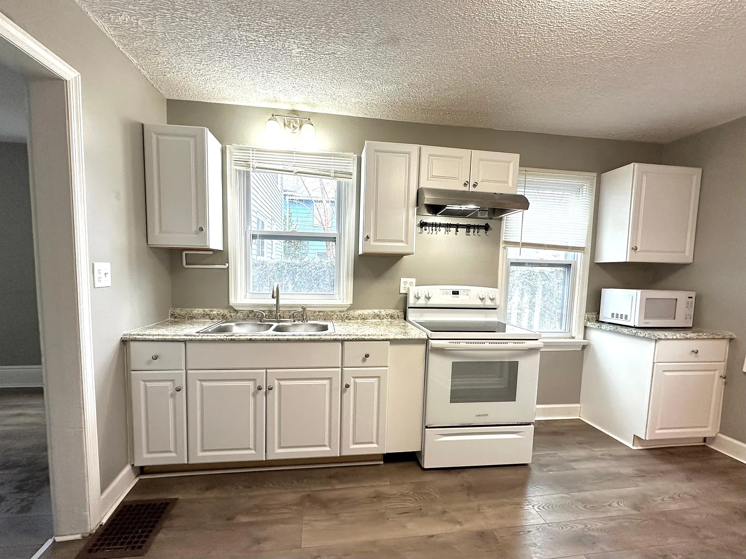5 bed, 1600 sqft, $2,200 — Photo 3
