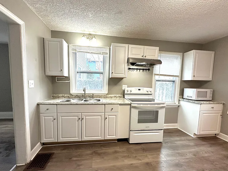 679 Linden St — Photo 3