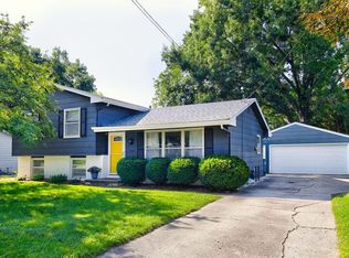 8826 Franklin Ave, Clive, IA 50325