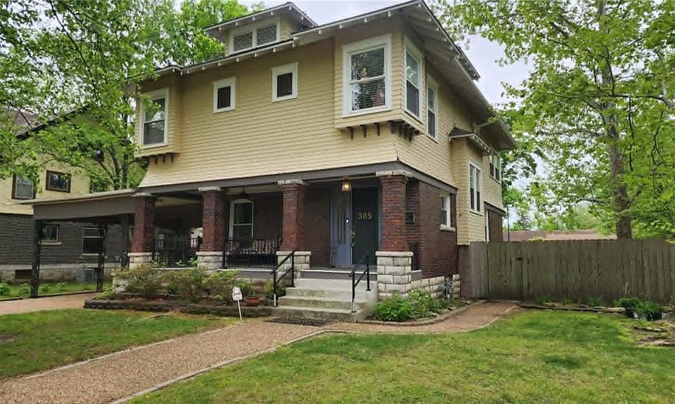 1st image of 305 W Jefferson St