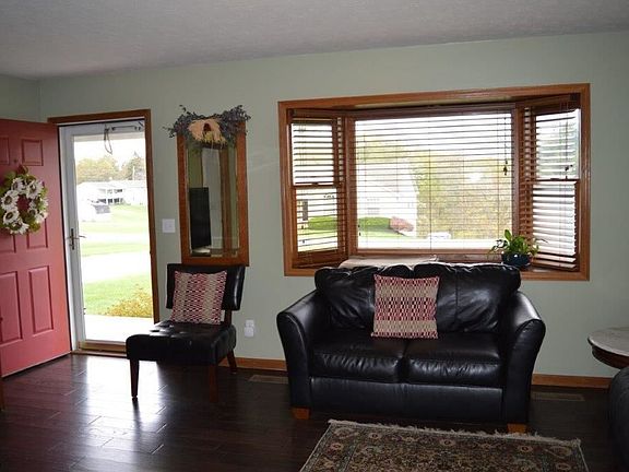 4th image of 60 Belavista Dr