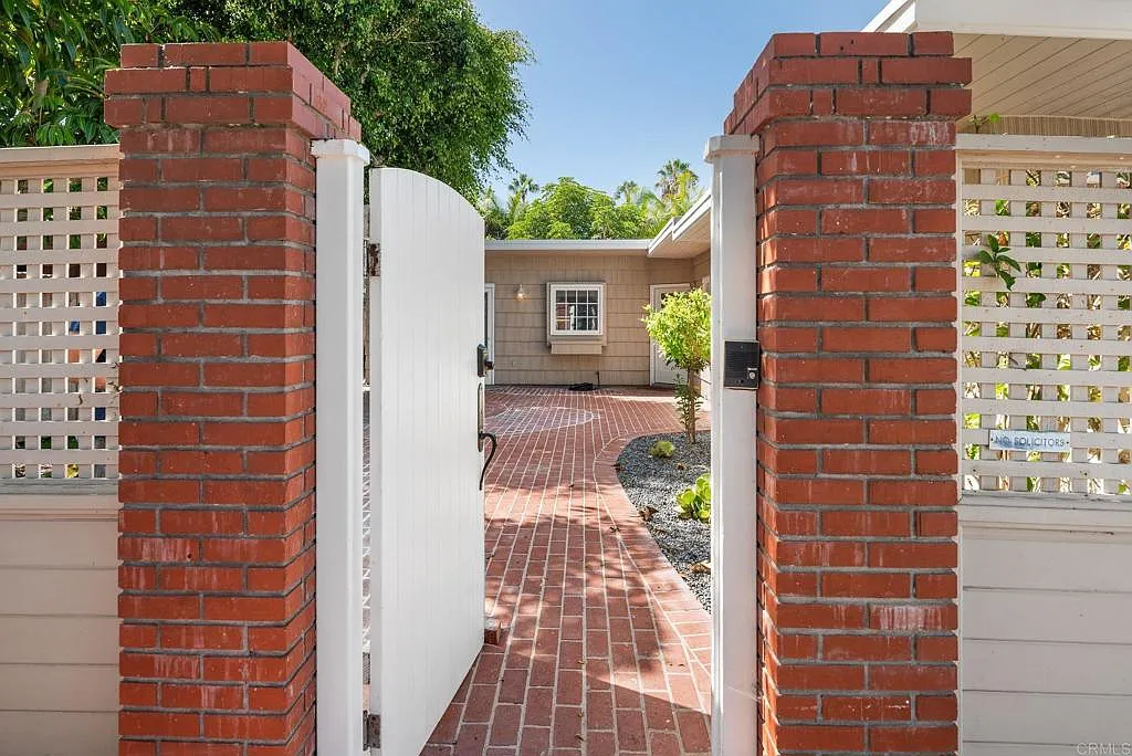 3 bed, 1872 sqft, $16,500 — Photo 2