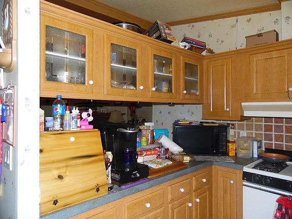 3rd image of 18 Iroquois Ln