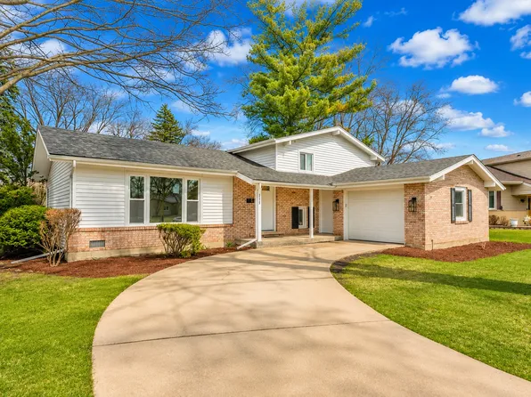 2115 N Elizabeth Dr, Arlington Heights, IL 60004