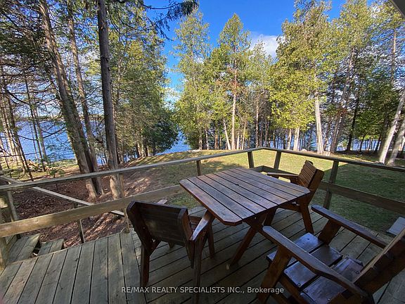 3rd image of 384 Indian Point Rd