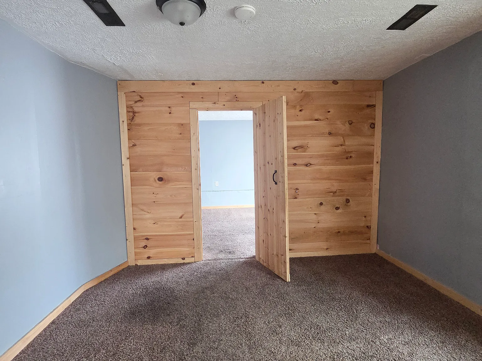 3 bed, 1000 sqft, $1,200 — Photo 4
