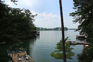3rd image of 765 Windy Point Dr