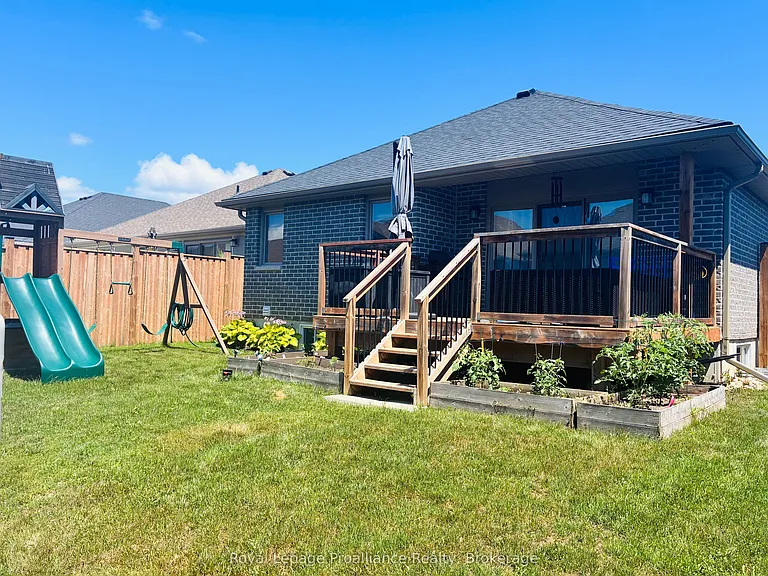 48 Mercedes Dr — Photo 38