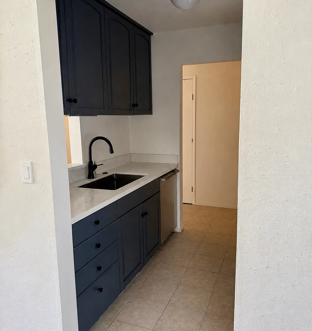 3 bed, 1175 sqft, $6,400 — Photo 3