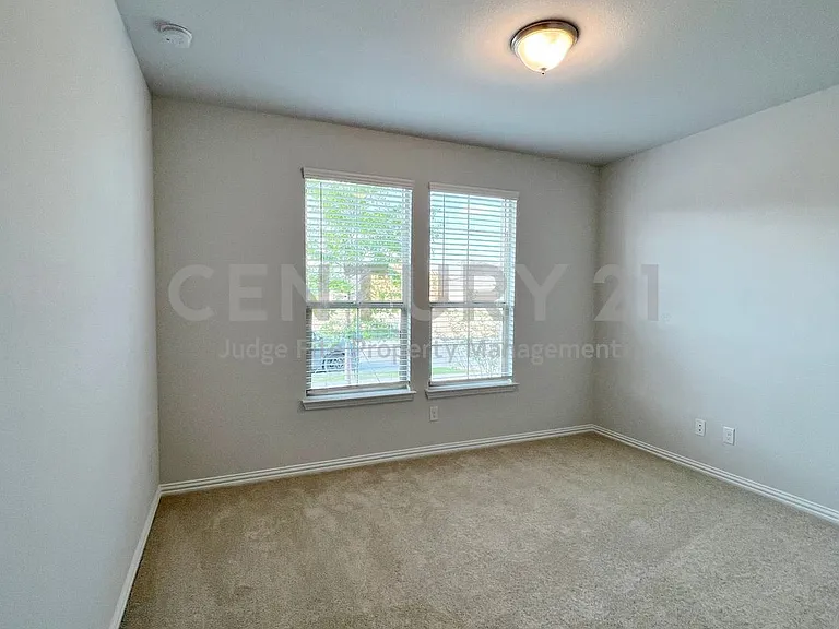 1310 Sundance Ln — Photo 13