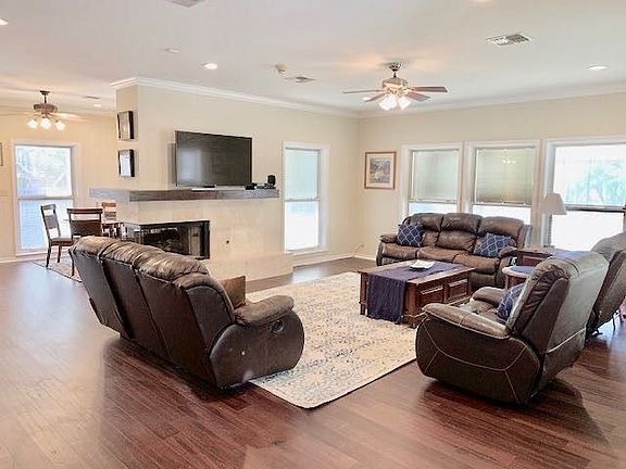 3rd image of 479 Augusta Dr