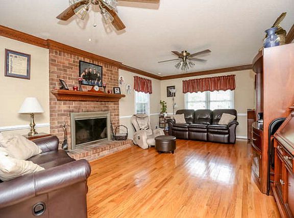 2nd image of 4221 Green Ivy Ln