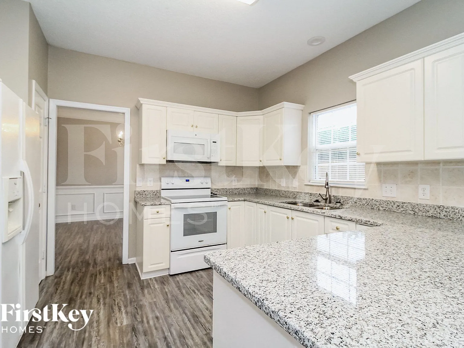 5 bed, 2.5 bath, 2505 sqft, $2,640 — Photo 4