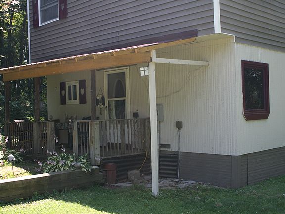 Close up view of driveway si