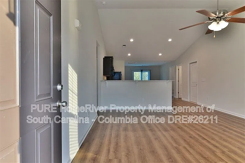 3 bed, 2.0 bath, 1296 sqft, $1,675 — Photo 3