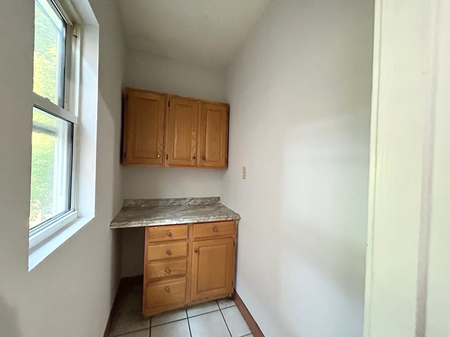 4 bed, 9999 sqft, $3,200 — Photo 3