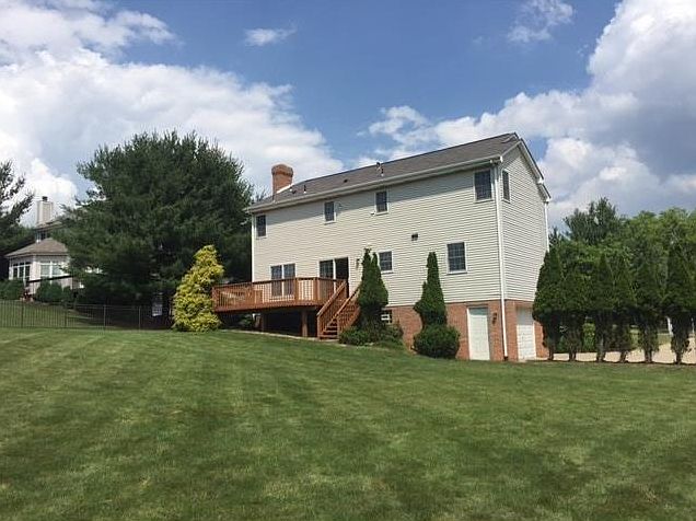2nd image of 205 Cardinal Ct