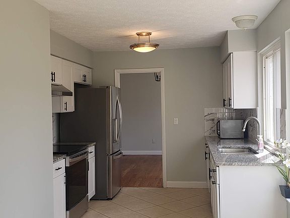 3rd image of 4091 Bristol Dr