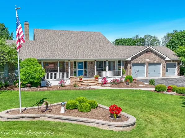 1545 Sunflower Dr, Sycamore, IL 60178