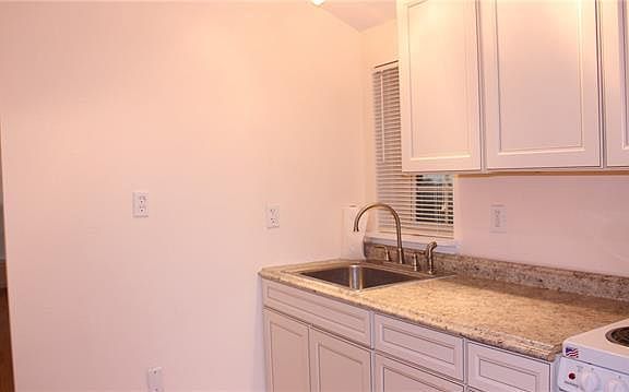 4th image of 502 Toliver St