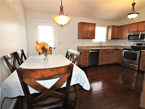 4th image of 582 Berlander Dr