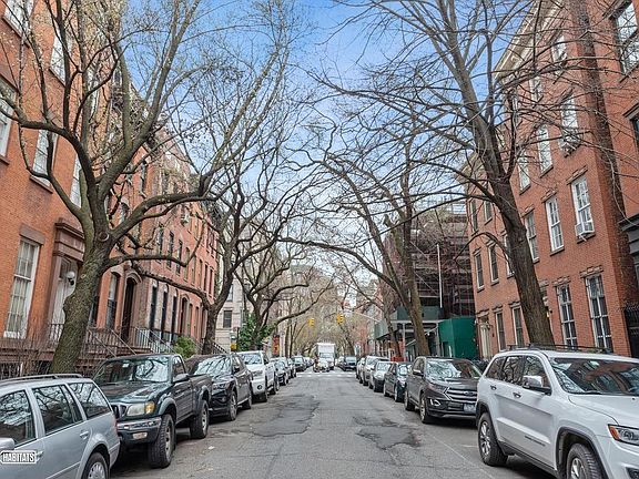 4th image of 268 W 11th St #3G