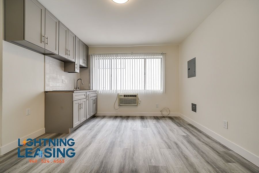 1st image of 15938 Vanowen St #11D