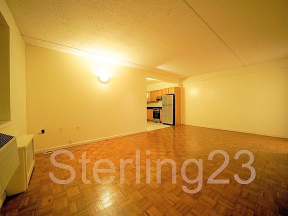 5th image of 2566 12th St APT 1E