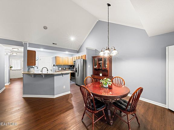 4th image of 3550 Oak Villa Way