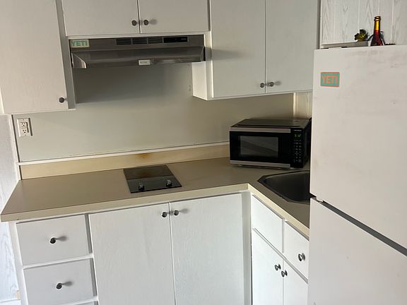 3rd image of 417B Young St #B4