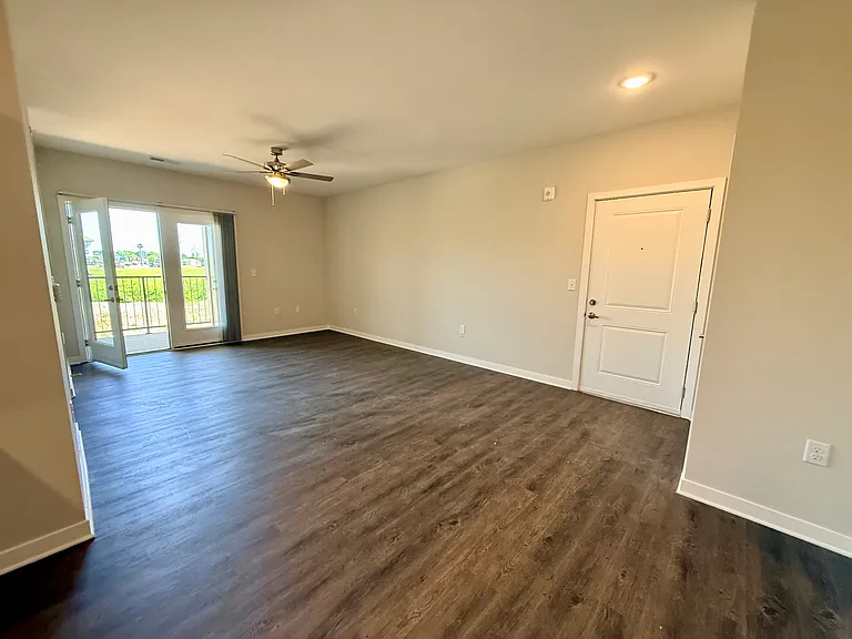 Sunrise Crossing Apartments — Photo 8